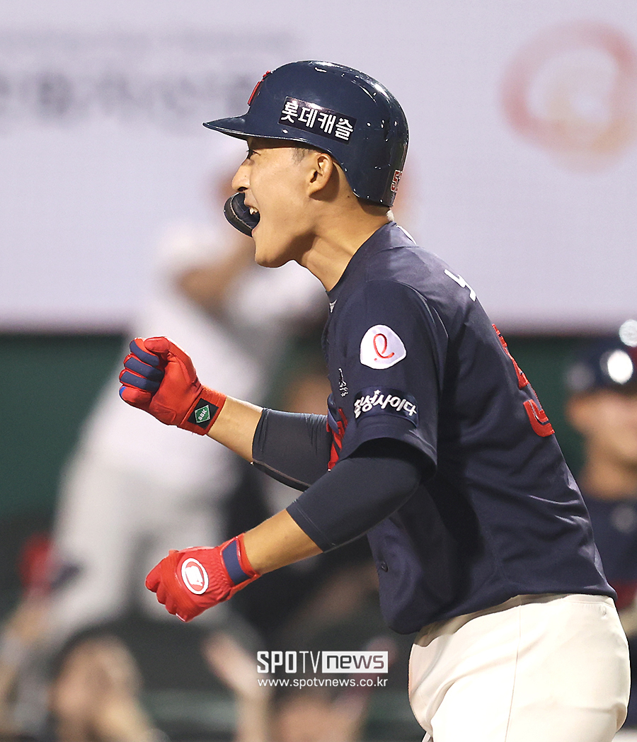 ▲ 노진혁은 롯데에서의 첫 시즌이었던 2023년 113경기 타율 .257 4홈런 51타점 7도루로 성적이 급감하더니 지난 해에는 박승욱에 주전 자리를 뺏기면서 백업으로 전락, 73경기에서 타율 .219 2홈런 13타점을 기록하는데 그치고 말았다. ⓒ곽혜미 기자