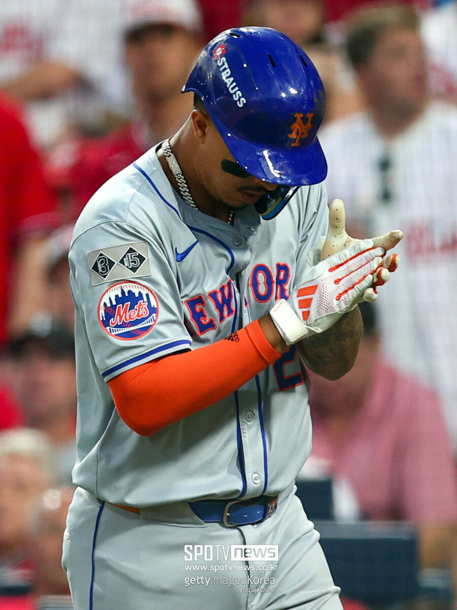 토론토는 최근 앤서니 산탄데르를 5년 9250만 달러에 영입하면서 블라디미르 게레로 주니어와 거포 듀오를 만들었다. 알론소가 가세한다면 아메리칸리그에서 가장 막강한 중심 타선을 구축할 수 있다.