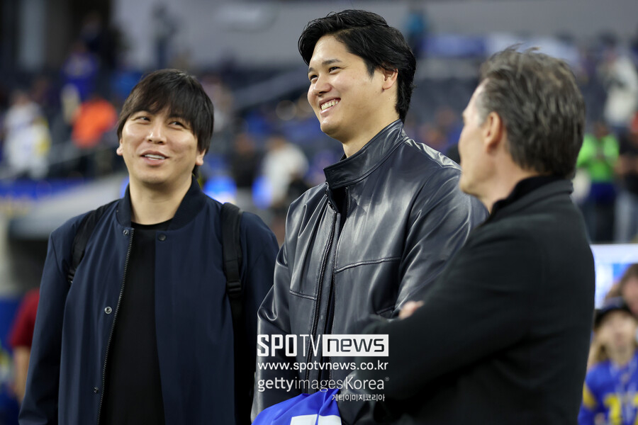 ▲ 미즈하라는 일본에서 태어났으나 어린 시절 부모님과 함께 미국으로 이주했고, 미국에서 학교를 다니고 대학까지 졸업한 것으로 알려져 있다. 대학을 졸업한 이후 2010년부터 보스턴에서 뛰었던 일본인 투수 오카자키 히데키의 통역으로 일하며 메이저리그와 인연을 맺었다.