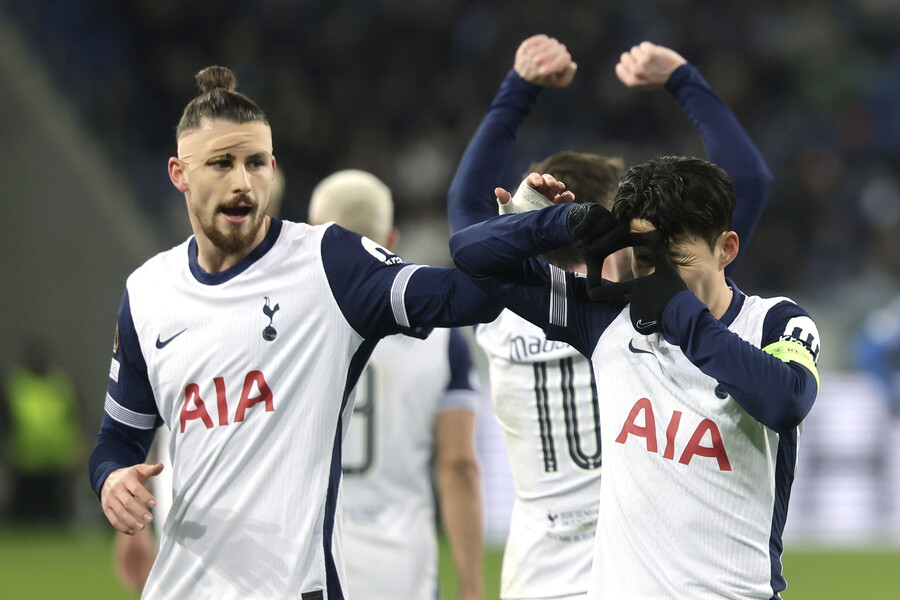 ▲ 토트넘 홋스퍼 주장 손흥민이 호펜하임과의 유로파리그 리그 페이즈 7차전에서 두 골을 터뜨리며 3-2 승리를 견인했다. ⓒ연합뉴스/EPA/REUTERS