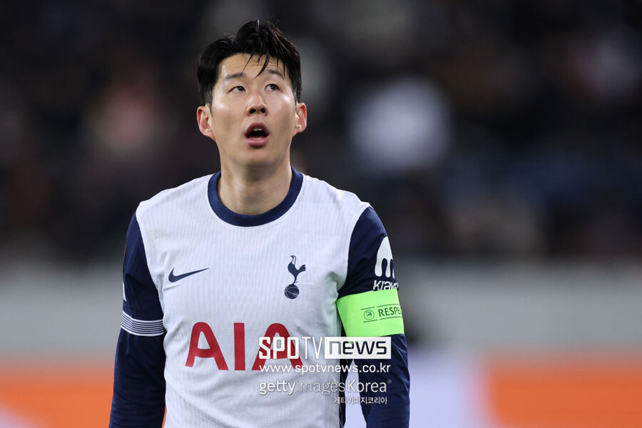 ▲ 토트넘은 다음 경기를 레스터 시티와 치를 예정이며, 손흥민은 다시 한 번 팀의 핵심으로 나설 전망이다. 프리미어리그과 유로파리그 모두에서 경쟁 중인 토트넘의 여정 속에서, 손흥민의 활약은 팀의 성패를 좌우할 중요한 요소로 작용할 것이다.