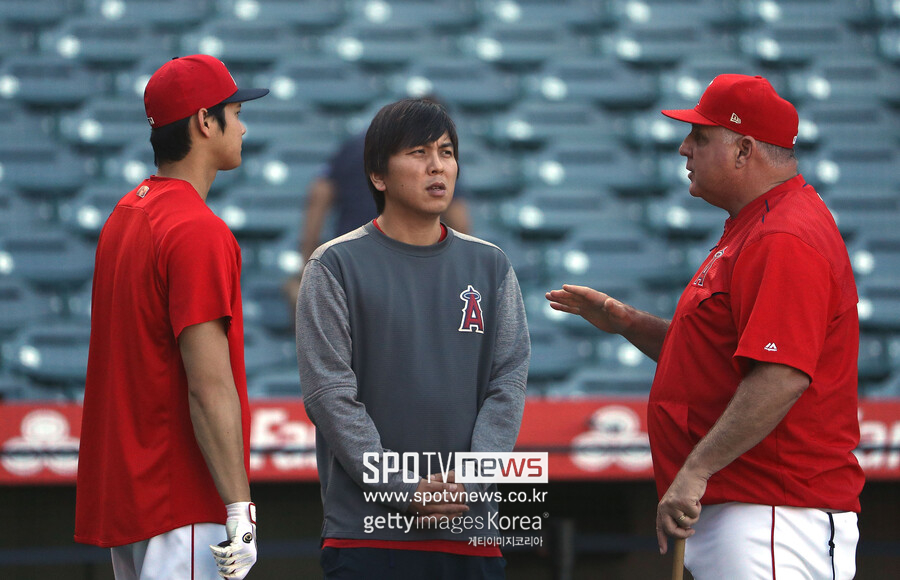 ▲ 미즈하라는 일본에서 태어났으나 어린 시절 부모님과 함께 미국으로 이주했고, 미국에서 학교를 다니고 대학까지 졸업한 것으로 알려져 있다. 대학을 졸업한 이후 2010년부터 보스턴에서 뛰었던 일본인 투수 오카자키 히데키의 통역으로 일하며 메이저리그와 인연을 맺었다.