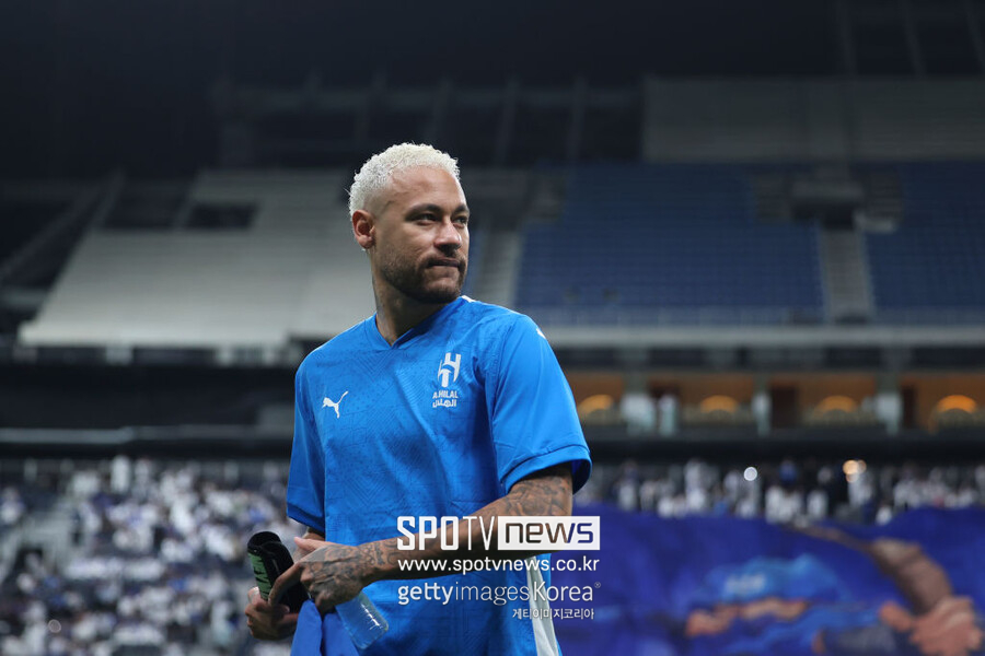 ▲ 네이마르는 2023년 10월 브라질 대표팀 경기 도중 무릎을 다친 후로 1년 동안 재활에 매진했다. 전방 십자인대와 반월판 모두 파열되는 큰 부상이었다. 1년 만의 복귀전을 치르며 기쁨을 맛봤는데 고작 2주 만에 다시 다쳤다. 이번에는 햄스트링이다.