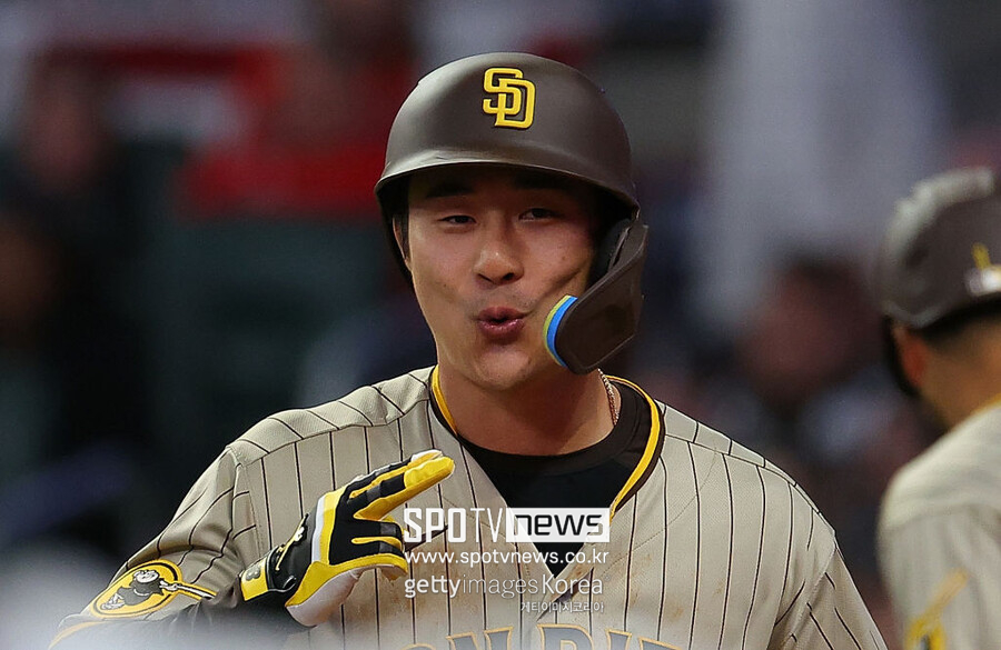 ▲ 샌디에이고는 지난 해 김하성과 보가츠의 수비 위치를 맞바꾸는 결단을 내렸고 김하성은 다시 주전 유격수로 돌아와 121경기에 나서 타율 .233 11홈런 47타점 22도루를 남기고 시즌을 마감했다.