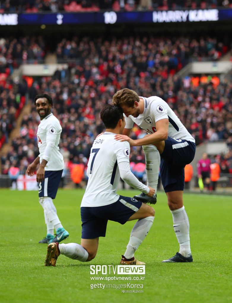 ▲ 웸블리 스타디움에서 해리 케인 등 동료들과 좋은 기억이 많았던 손흥민, 리버풀과의 리그컵 4강 2차전에서 최소 지지 말아야 결승전을 통해 갈 수 있다.