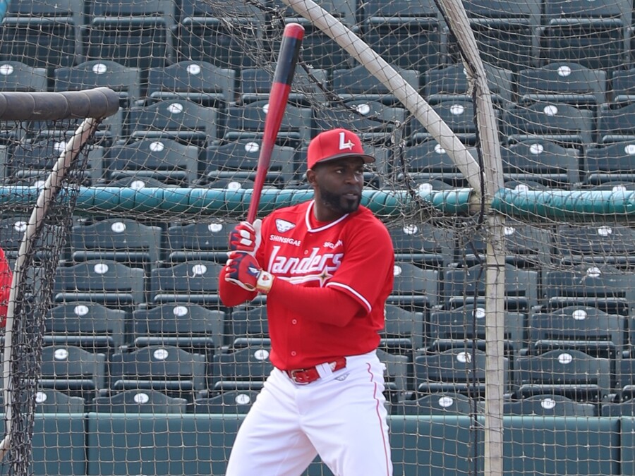 ▲ 지난해 리그 타격왕인 에레디아는 올 시즌 팀의 우승에 일조하겠다는 각오로 뭉쳐 있다 ⓒSSG랜더스