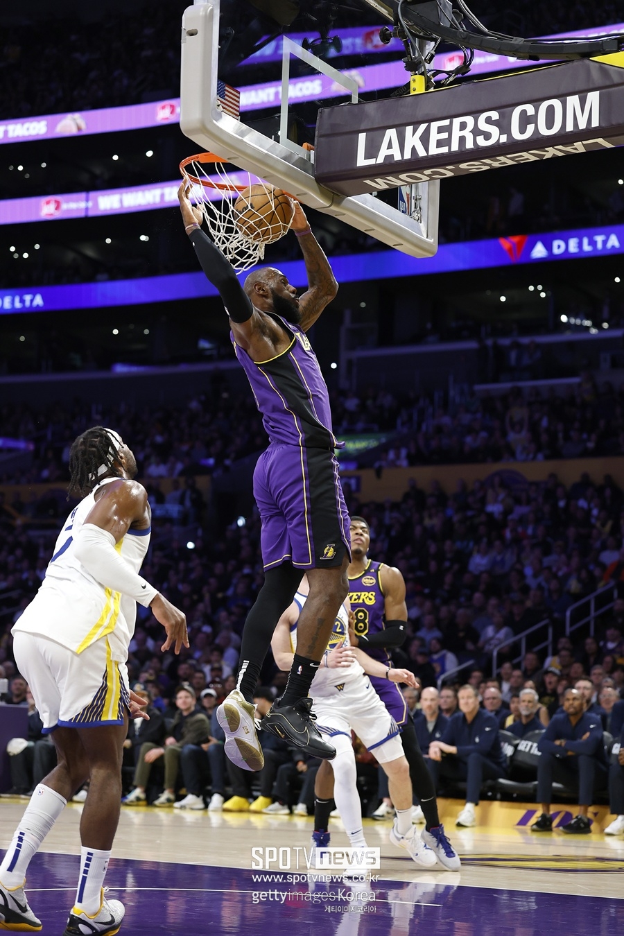 ▲ 덩크슛하는 르브론.