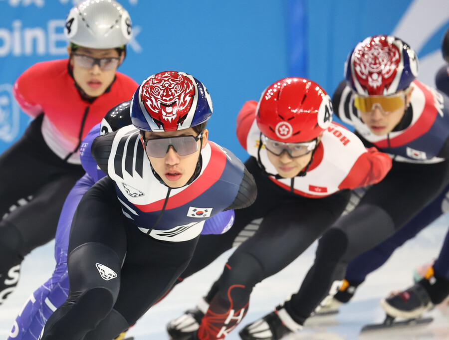 ▲ 8일 중국 하얼빈 헤이룽장 빙상훈련센터 다목적홀에서 열린 하얼빈 동계아시안게임 쇼트트랙 남자 1,500m 준결승 경기에서 박지원이 역주하고 있다. ⓒ연합뉴스