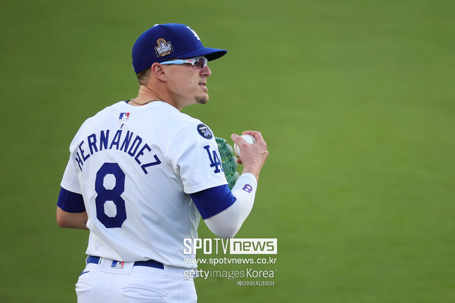 ▲ 키케 에르난데스는 2025시즌도 다저스 유니폼을 입고 뛸 수 있게 됐다.