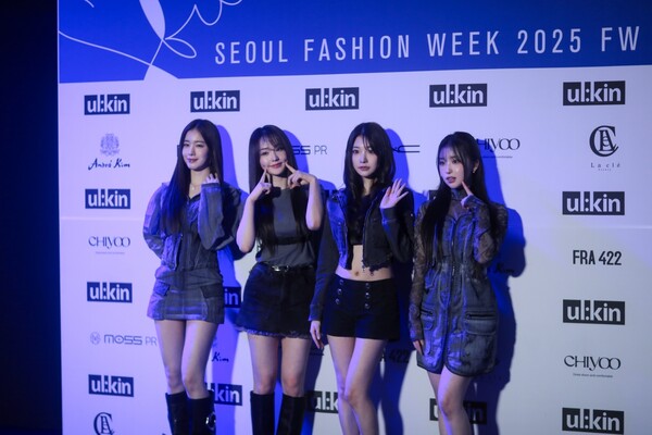 ▲ 9일 열린 '2025 F/W 서울패션위크'에 참석한 우아. 제공|에이치뮤직엔터테인먼트