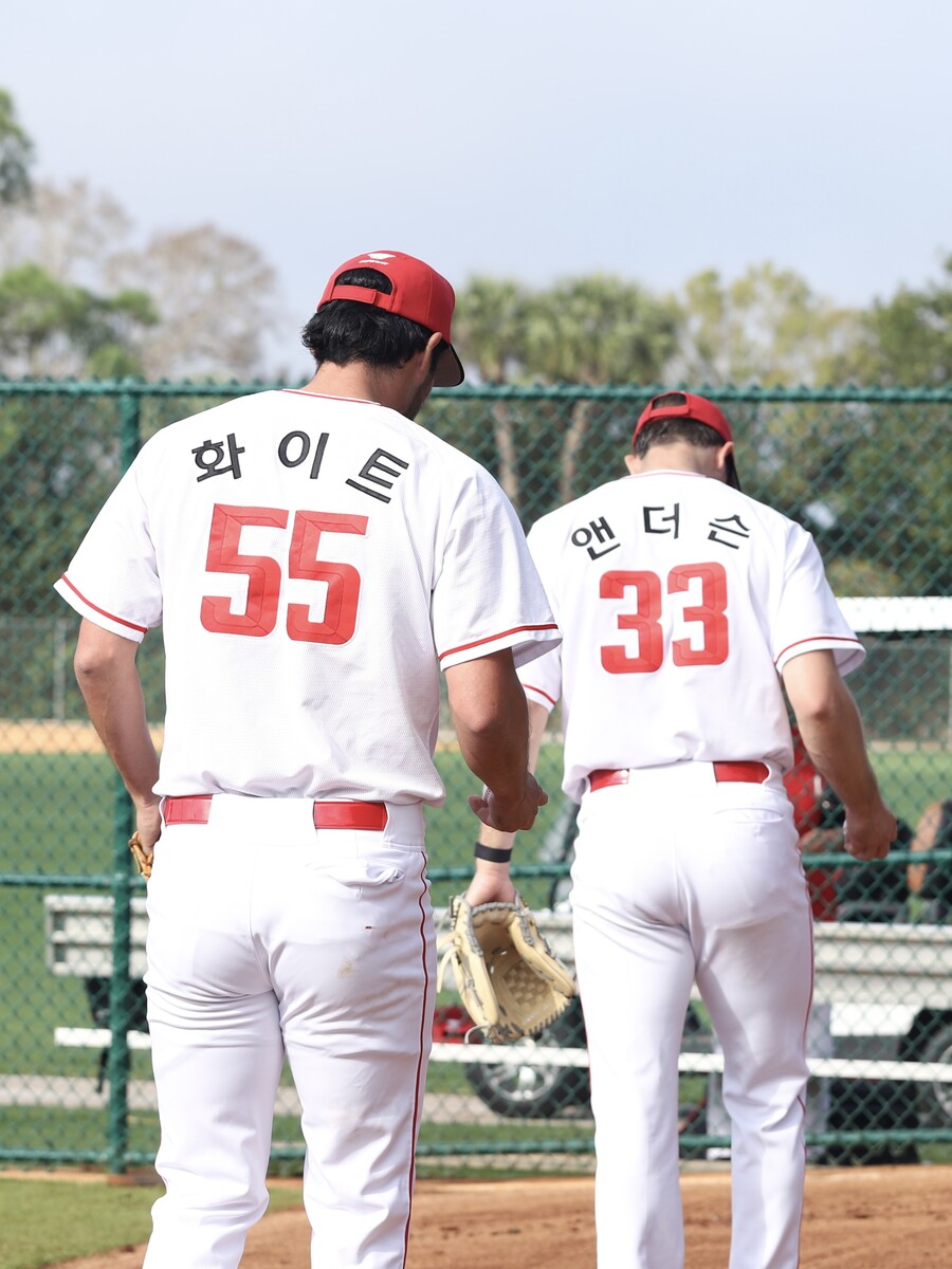 ▲ 앤더슨은 80%의 힘으로 최고 150km, 화이트 역시 80%의 힘으로 최고 149km의 공을 던지며 강력한 패스트볼의 향연을 예고했다 ⓒSSG랜더스