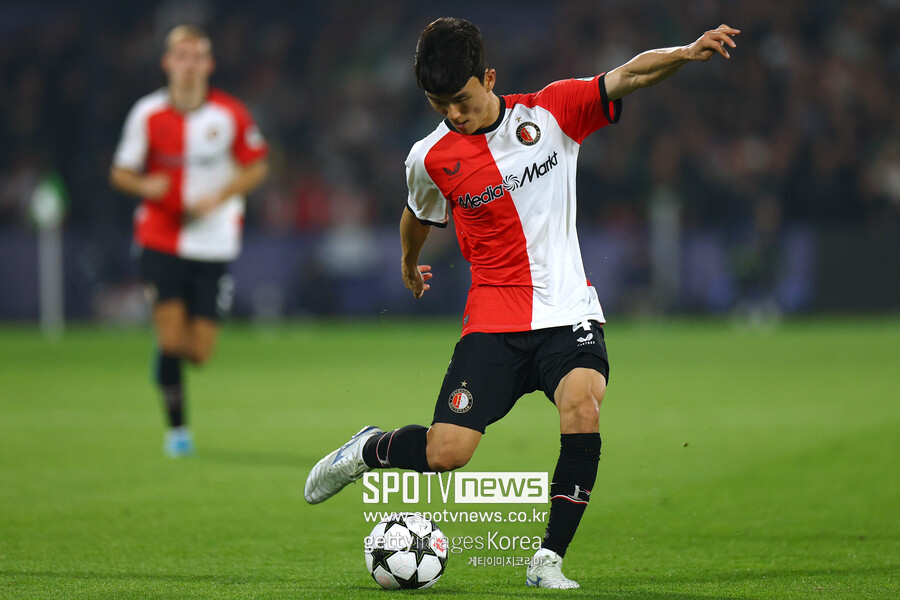 ▲ 본선에서는 지난 시즌 독일 분데스리가 무패 우승팀 바이엘 레버쿠젠(독일)에 0-4로 완패했지만, 풀타임을 소화하며 존재감을 알렸고 지로나(스페인)전에서는 역량을 한껏 발휘해 3-2 승리를 이끌었다.