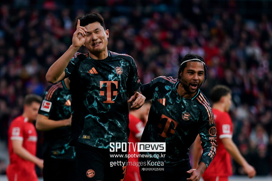 ▲ 이런 식으로 평가절하하는 게 처음이 아니다. 직전 라운드에서도 마찬가지였다. 당시 홀슈타인 킬을 상대한 김민재는 전반 결정적인 수비를 해냈다. 전반 25분 상대 역습에 뮌헨 수비진은 수적 열세에 놓였고, 루이스 홀트비에게 골과 다름없는 슈팅을 허용했다. 마지막 보루였던 마누엘 노이어 골키퍼조차 막아내지 못했다.