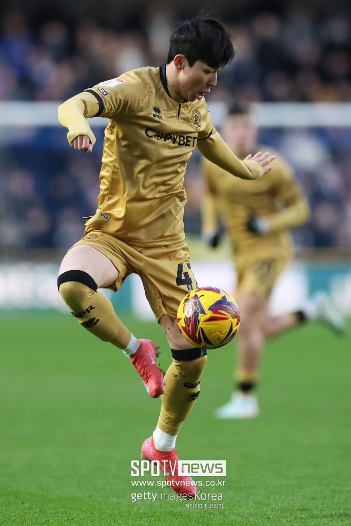 ▲ 양민혁을 보낸 토트넘도 QPR 경기를 지켜보며 성장세를 체크한다. 랑게 단장은 "토트넘 역사에 좋은 활약을 펼쳤던 선수들도 임대를 거쳐 성장한 경우가 있다. 양민혁은 좋은 환경에서 출전시간을 확보하는 게 우선이라고 봤다"며 "임대로 떠난 선수들은 여름에 다시 돌아와 프리시즌에 1군 경쟁을 이어갈 것"이라고 설명했다.