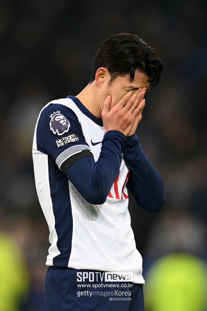 ▲ 토트넘 홋스퍼 관련 소식을 다루는 영국 ‘토트넘 홋스퍼 뉴스’는 12일(한국시간) “토트넘은 손흥민과 여름에 결별할 가능성이 있다. 토트넘은 손흥민을 내보내는 데 열려 있으며, 올여름 스쿼드 개편을 시작하면 손흥민이 나갈 것이다. 사우디아라비아는 손흥민을 원한다. 구체적인 제안이 온다면 토트넘은 손흥민을 판매하려 한다”라고 전했다.