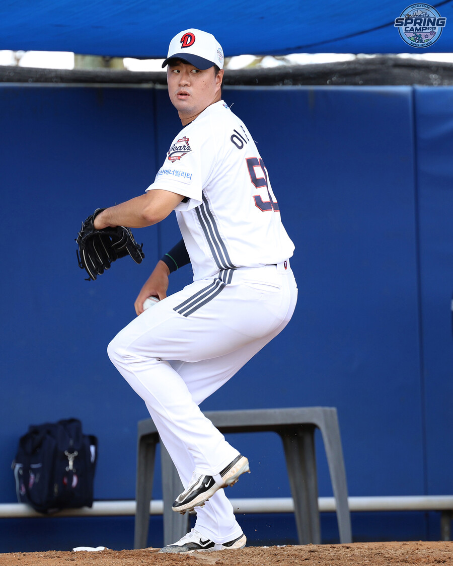 ▲ 자신을 둘러싼 굴레에서 벗어나 2025년 그간의 아쉬움을 씻겠다는 각오로 뭉친 이영하 ⓒ두산베어스