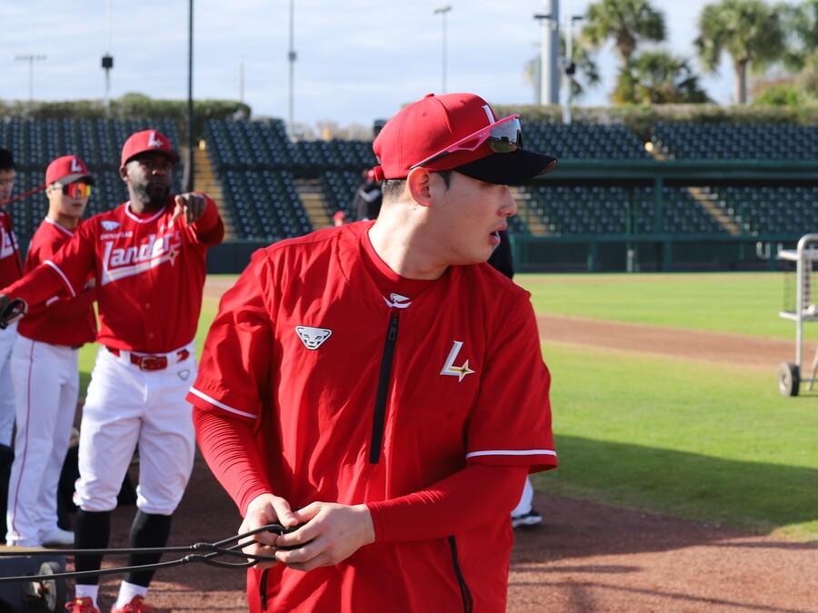 ▲ 지난 2년간 타격에서 침체를 겪은 최지훈은 과감한 변화로 국면 전환을 노린다 ⓒSSG랜더스