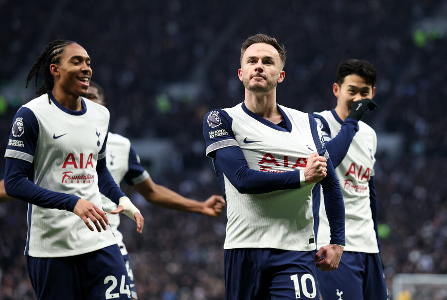 ▲ 토트넘 홋스퍼는 맨체스터 유나이티드에 제임스 매디슨의 골로 1-0으로 이겼다. 35년 만에 맨유 상대 리그 연승을 해냈다. ⓒ연합뉴스/REUTERS/EPA