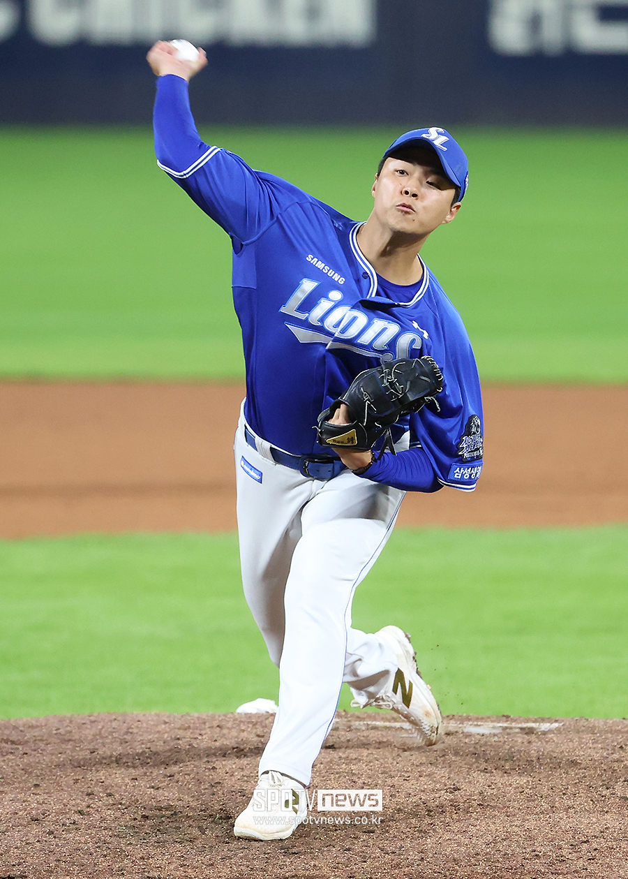 ▲ 삼성 불펜에 잘 없는 유형으로 기대가 컸던 김무신은 2025년 철저한 재활을 통해 2026년 개막전 정상 대기를 목표로 할 것으로 보인다. ⓒ곽혜미 기자