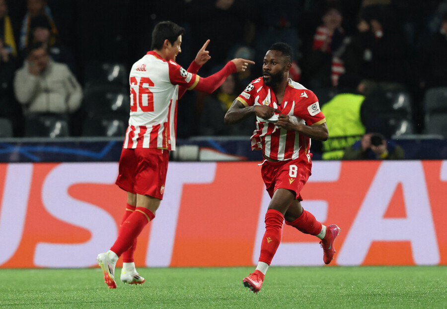 ▲ 세르비아 츠르베나 즈베즈다의 측면 수비수 설영우가 공격적인 풀백의 능력을 마음껏 보여주고 있다. ⓒ연합뉴스/REUTERS/AFP