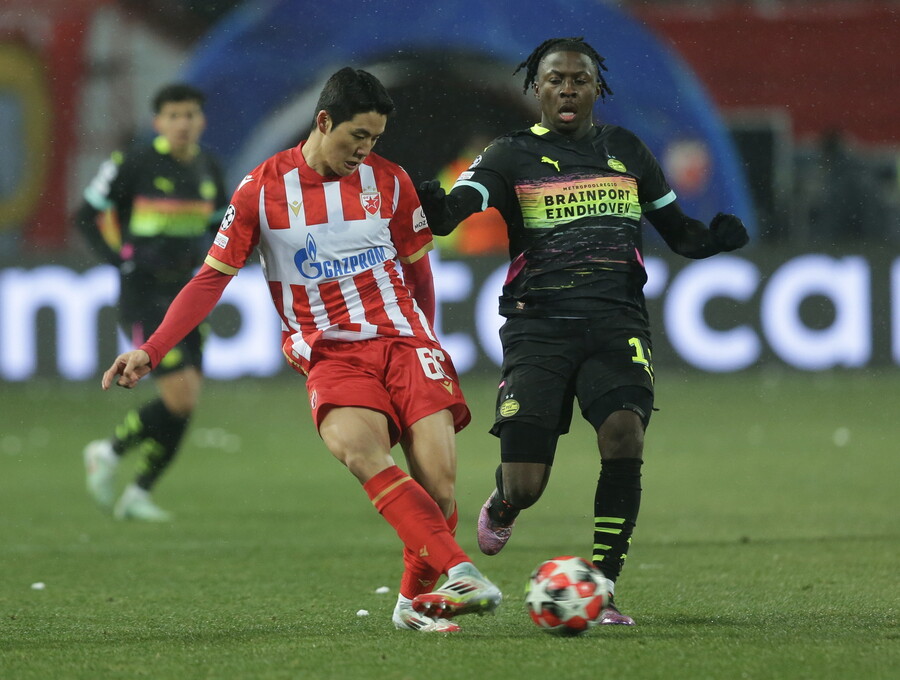 ▲ 츠르베나 즈베즈다의 설영우가 연일 골 폭풍을 일으키고 있다. ⓒ연합뉴스/EPA/AFP