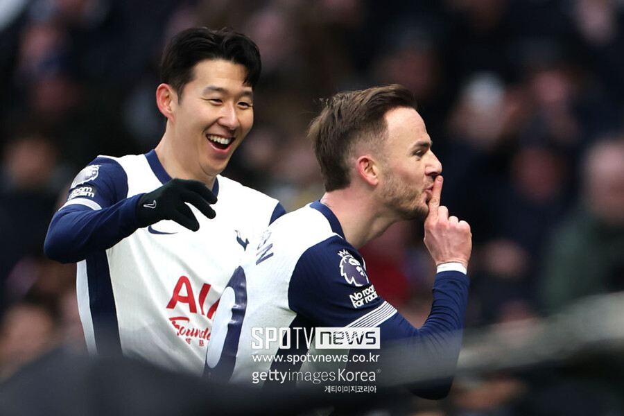 ▲ 골맛은 매디슨이 봤다. 13분 손흥민의 발리 패스가 수비에 굴절되며 흘러 베리발에게 향했다. 베리발이 슈팅했고 골키퍼 안드레 오나나에게 맞고 나온 것을 매디슨이 그대로 밀어 넣었다. 특유의 다트 세리머니를 하던 매디슨은 검지를 들어 올려 입에 대며 '조용히 하라'는 의미의 동작을 취했다.
