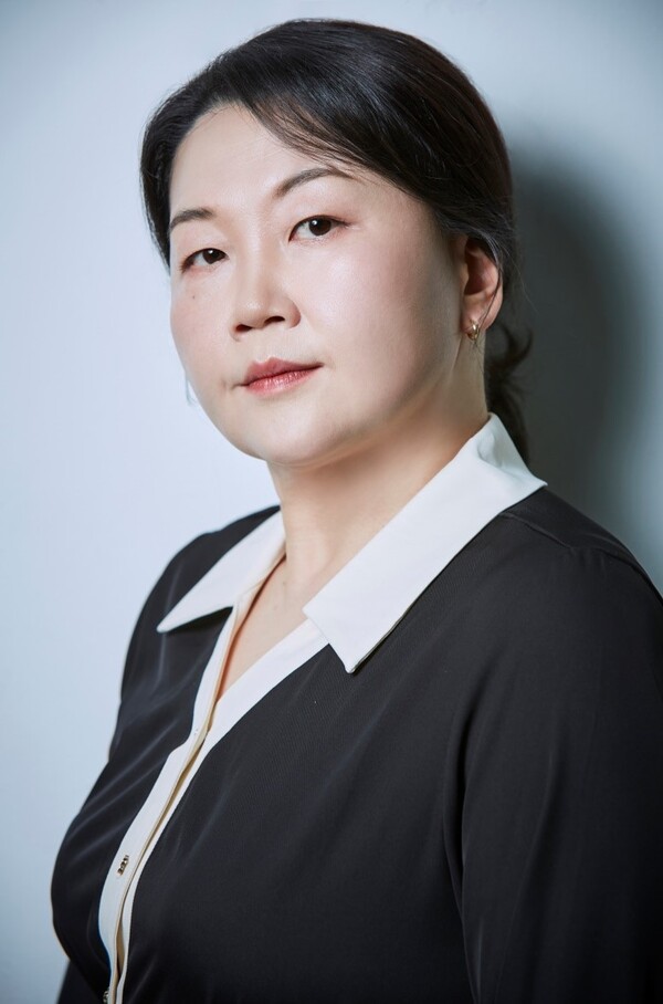 ▲ 김명민 문지인 등이 소속된 심스토리와 전속계약을 맺은 이선희. 제공|심스토리