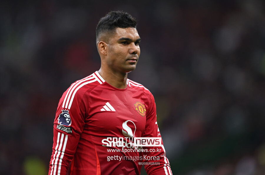 ▲ 카세미루가 맨체스터 유나이티드에 온 뒤로 옛 명성을 잃어가고 있다. 지난 2022년 레알 마드리드에서 7,000만 파운드(약 1,229억 원) 이적료에 맨유 유니폼을 입은 카세미루는 첫 시즌 외에 갈수록 기량이 하락하는 모습이다.