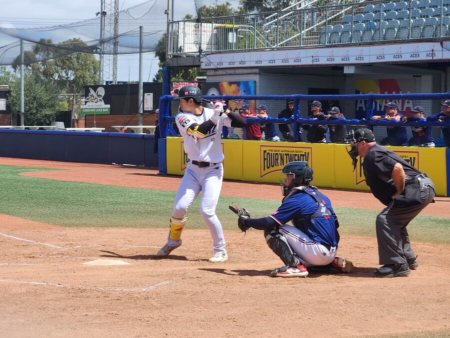 ▲ 야무진 타격과 넓은 수비 및 경기 활용성이 주목을 받고 있는 유준규 ⓒkt위즈