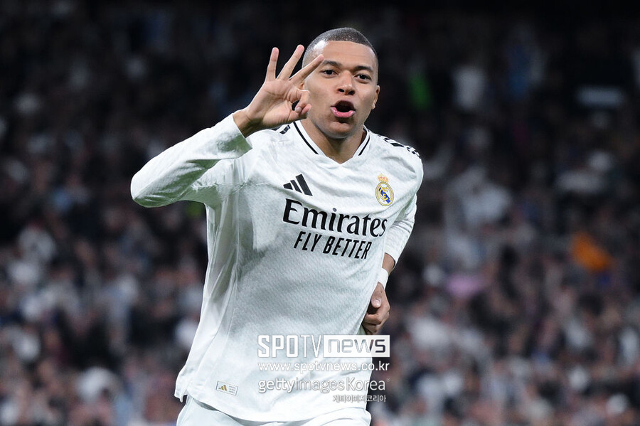 ▲ 음바페는 자신이 챔피언스리그 득점왕을 차지하는 데 동료들이 도와주고 있다면서도 "지난해에도 챔피언스리그 득점왕이었는데 우리가 우승했나? 아니다. 못했다"며 "중요한 건 우승이다. 득점왕은 개의치 않는다"고 했다. 현재 음바페는 챔피언스리그서 7골을 넣고 있다.