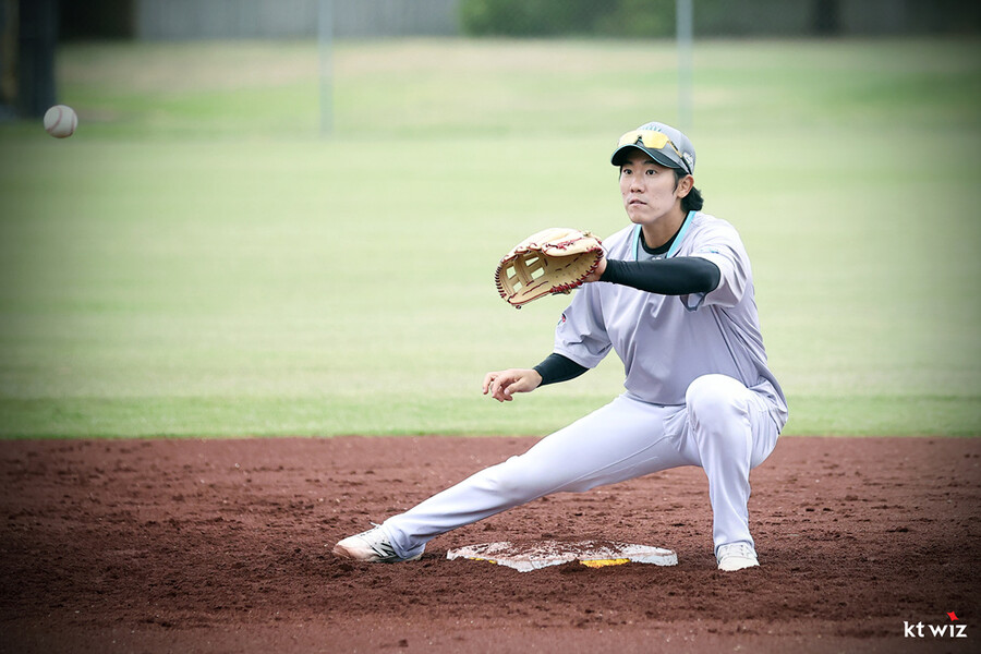 ▲ 낯선 땅 도미니카에서 의외의 가르침을 배우고 온 오윤석은 더 힘찬 2025년을 다짐하고 있다 ⓒkt위즈
