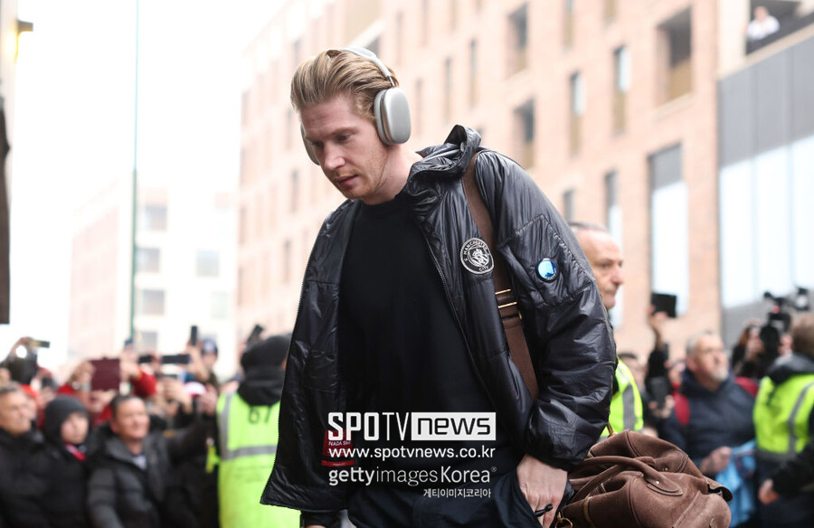 ▲ 또한 "출전 시간이 줄면서 맨체스터 시티도 계약 연장을 하지 않을 것으로 보인다. 더불어 주급 40만 파운드(약 7억 4,000만 원)의 높은 몸값도 부담이다"라고 설명했다.