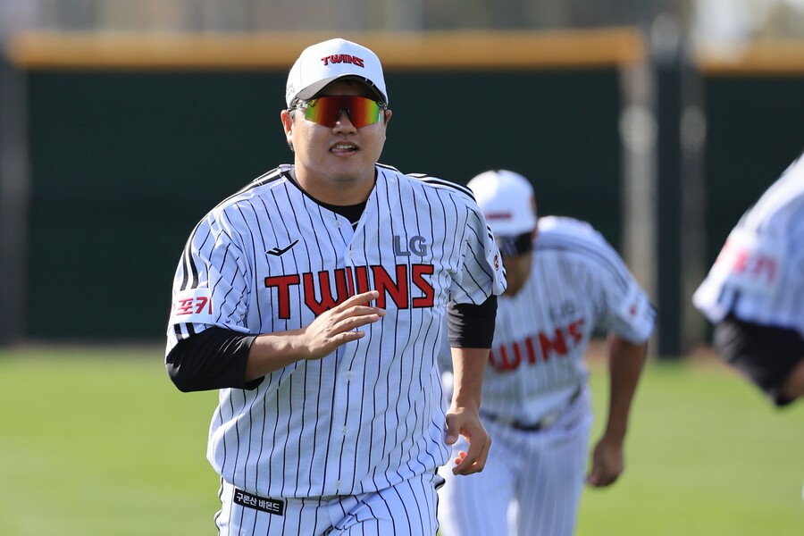 ▲ LG 트윈스와 4년 총액 52억 원에 계약하며 큰 기대를 모은 장현식은 팀의 개막 마무리로 낙점됐으나 불의의 발목 부상을 당했다 ⓒ LG 트윈스