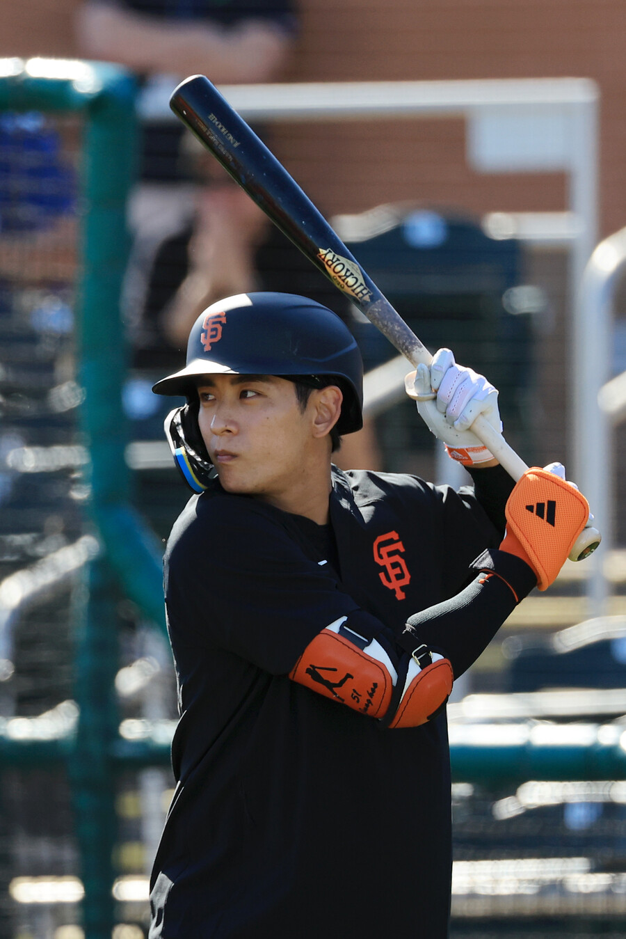 ▲ 미국프로야구 메이저리그(MLB) 두 번째 시즌을 준비하는 샌프란시스코 자이언츠 외야수 이정후가 18일(현지시간) 자이언츠 스프링캠프가 열리고 있는 미국 애리조나주 스코츠데일 스타디움에서 라이브 배팅을 준비하고 있다.  ⓒ연합뉴스