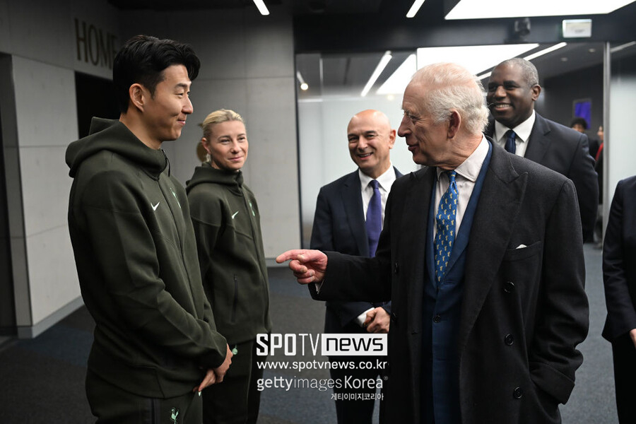 ▲ 손흥민은 전반 18분과 26분에 각각 브레넌 존슨의 골을 도와 팀의 3연승을 이끌었다. 경기에서 손흥민은 74분 간 활발한 움직임을 보여주었으며, 이에 대한 평가는 매우 긍정적이었다. 축구 통계매체 풋몹은 그에게 평점 8.5점을 부여했고, 대부분의 매체 역시 손흥민의 활약을 높이 평가했다.