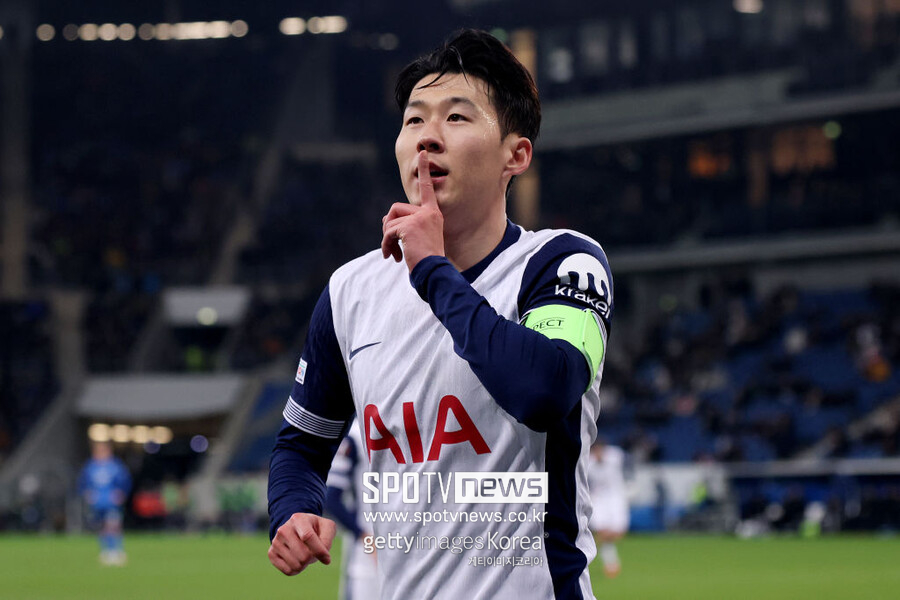 ▲ 영국 전문가들은 "1년 연장 옵션만 활용하면서 그의 계약은 내년 여름에 끝난다. 현지에서는 토트넘이 괜찮은 제안을 받을 경우 손흥민을 현금화하는 걸 고민하고 있다는 보도가 나왔다"라고 덧붙였다.