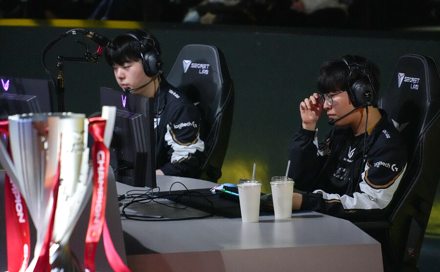 ▲ 한화생명이 서울 종로구 LoL 파크에서 열린 2025 LCK컵 결승전에서 젠지 e스포츠를 풀세트 접전 끝에 3-2로 꺾고 정상에 올랐다 ⓒ연합뉴스