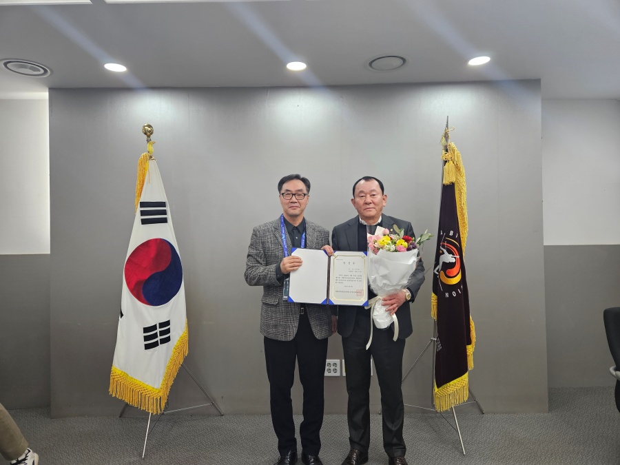 이혁렬 회장이 연임에 성공했다. ⓒ대한바이애슬론연맹