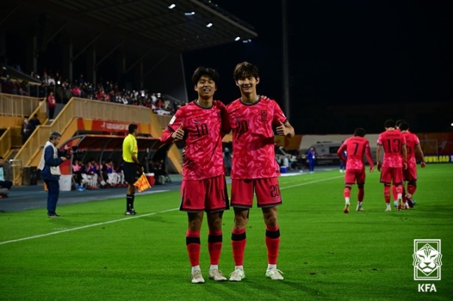 ▲ 이날 한국은 골키퍼 홍성민이 페널티킥 3개를 막는 선방을 했고 강원FC 중앙 수비수 신민하가 두 골을 넣는 능력을 보여줬다. ⓒ대한축구협회