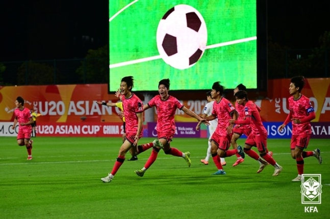 ▲ 이날 한국은 골키퍼 홍성민이 페널티킥 3개를 막는 선방을 했고 강원FC 중앙 수비수 신민하가 두 골을 넣는 능력을 보여줬다. ⓒ대한축구협회