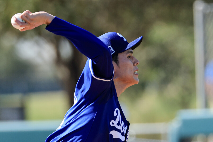 ▲ 미국프로야구 메이저리그(MLB) 첫 시즌을 준비하는 로스앤젤레스 다저스 우완 투수 사사키 로키가 19일(현지시간) 다저스 스프링캠프가 열리고 있는 미국 애리조나주 글렌데일 캐멀백 랜치에서 라이브 피칭하고 있다. ⓒ연합뉴스