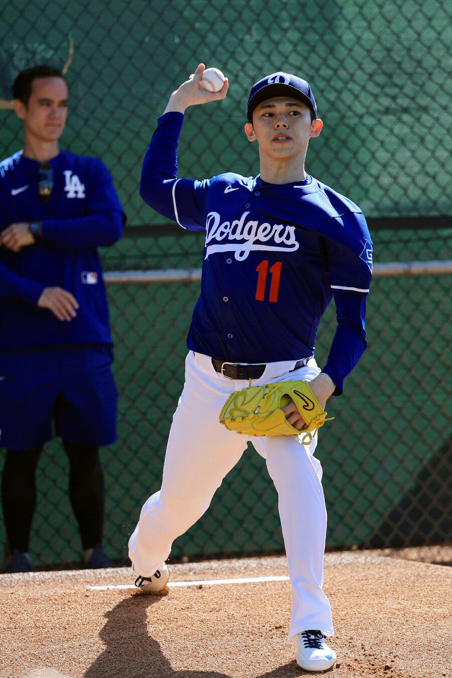 ▲ 미국프로야구 메이저리그(MLB) 첫 시즌을 준비하는 로스앤젤레스 다저스 우완 투수 사사키 로키가 19일(현지시간) 다저스 스프링캠프가 열리고 있는 미국 애리조나주 글렌데일 캐멀백 랜치에서 라이브 피칭하고 있다. ⓒ연합뉴스