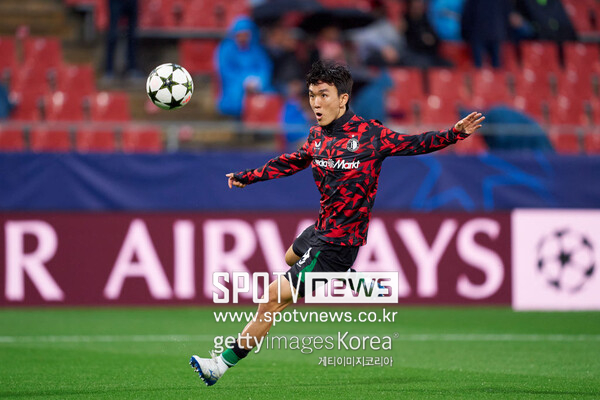 ▲ 페예노르트 중원 사령관 황인범은 판 베르시의 지도를 받게 됐다.