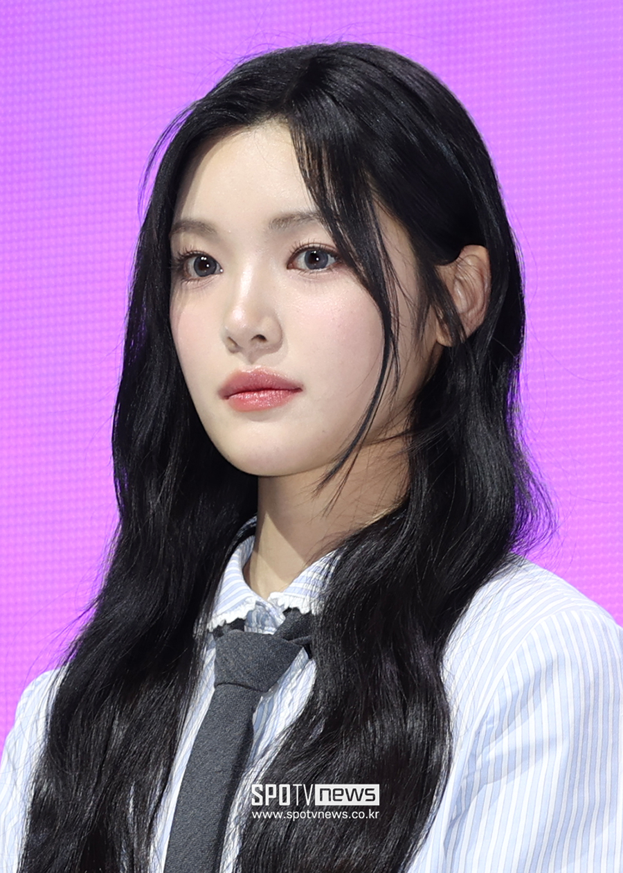 포토S] 하츠투하츠 유하, '반짝반짝' < 현장취재기사 < 포토 < 연예 < 기사본문 - SPOTV NEWS