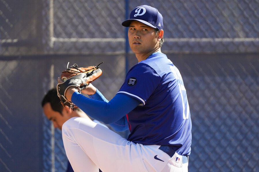 ▲ 2025시즌 투수로 복귀를 준비 중인 오타니 쇼헤이. 세 번째 불펜 투구에서 최고 구속 시속 95마일을 찍었다. ⓒ연합뉴스/AP