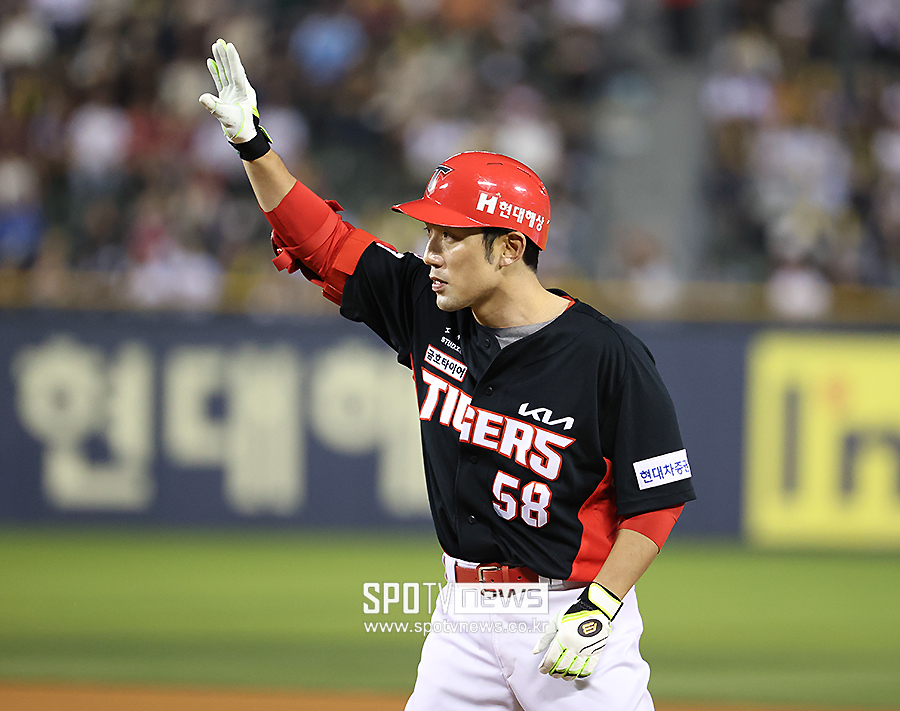 ▲ 패트릭 위즈덤의 가세로 자리 경쟁이 치열해진 서건창이 간혹 외야수로 나설 수 있다면 팀 경기 운영에 도움이 될 수 있다. ⓒ곽혜미 기자