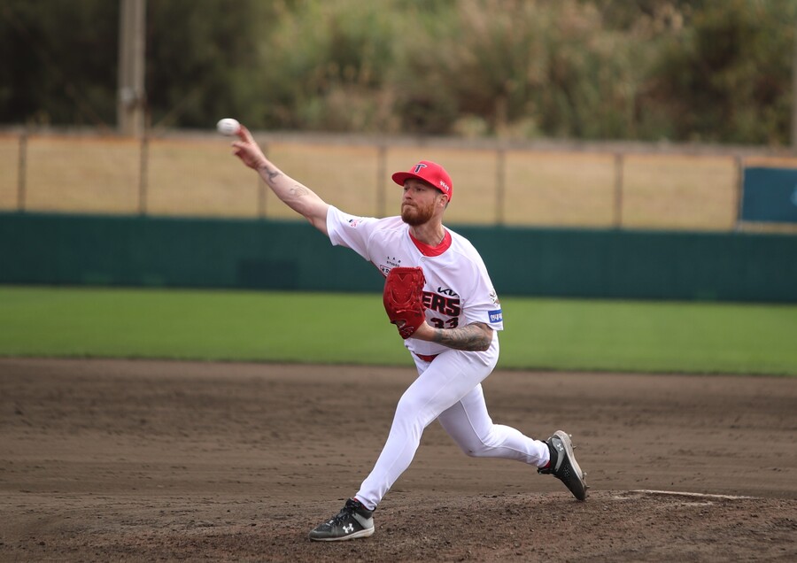 ▲ 올러는 25일 한화와 연습경기에서 최고 153km의 강속구를 던지며 2이닝 퍼펙트로 위력을 과시했다 ⓒKIA타이거즈