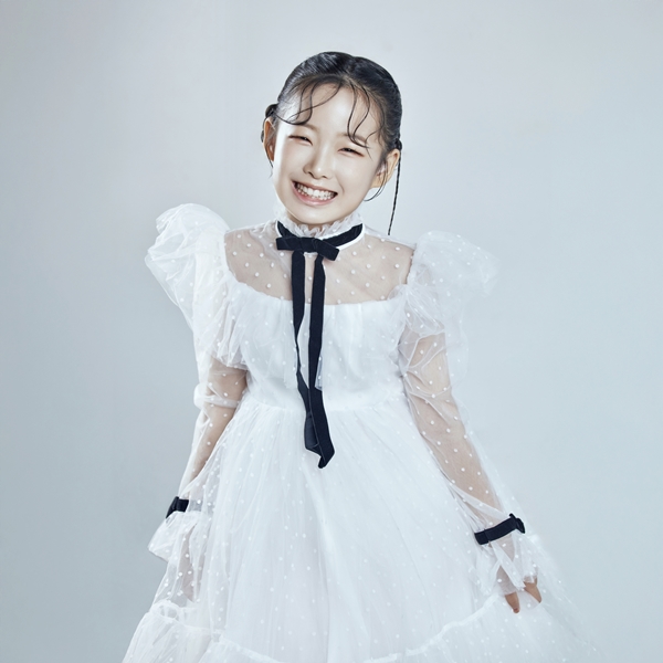 ▲ '상사화'를 커버한 영상이 100만 조회수를 돌파하며 다시 한 번 차세대 트로트 가수로 주목받는 이수연. 제공|토탈셋