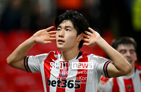 ▲ 배준호는 2027년 6월까지 스토크와 계약한 상태다. 하지만, 여러 프리미어리그 구단이 관심 있게 지켜 보고 있는 것으로 알려졌다. 올 시즌 잔류에 성공한다면 스토크에서 벗어날 가능성도 있다. 그 가능성을 스스로 만들어 가고 있는 배준호다.