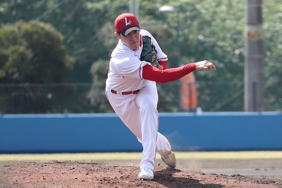 ▲ 주무기인 커브를 봉인하고도 투심 위주의 투구로 한화 타선을 꽁꽁 묶은 박종훈. 박종훈은 3이닝 무실점을 기록했다 ⓒSSG랜더스